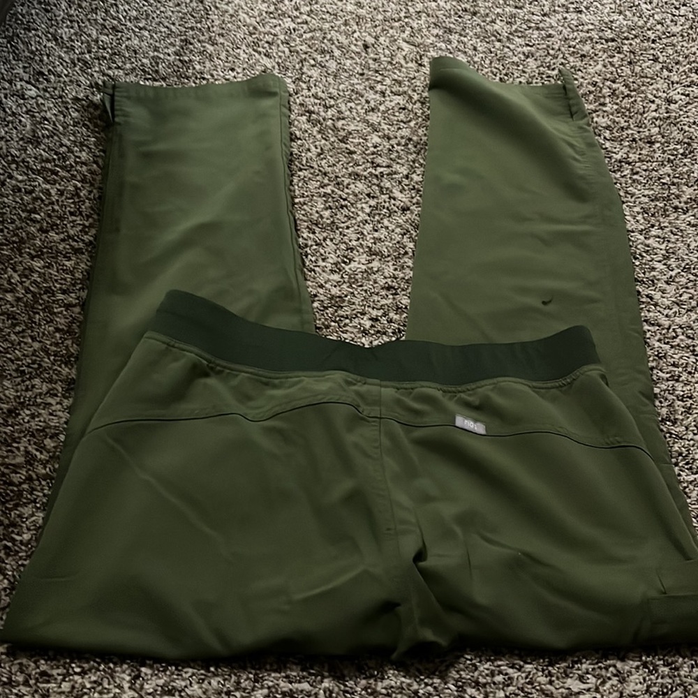 Figs Olive Green Set - Picture 7 of 7